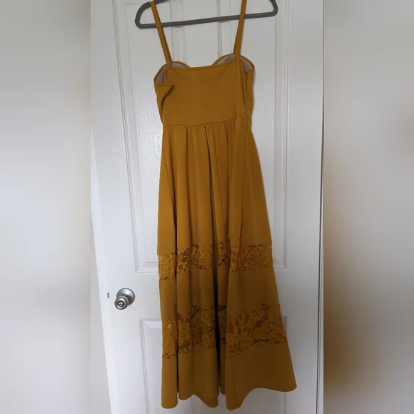 Mustard colored Maxi Dress with floral lace medium - Picture 4 of 5